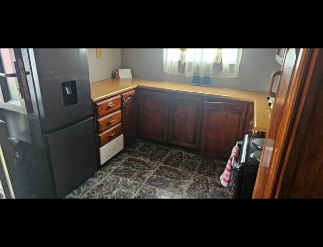 3 BEDROOM HOUSE FOR SALE IN UMLAZI Z